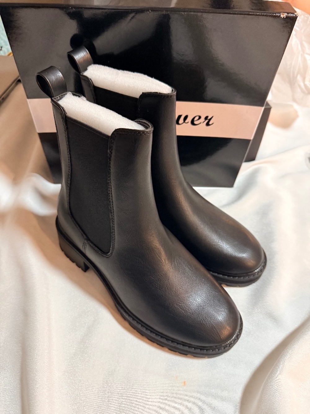 CosyFever Black Chelsea Boots Lug Sole Women’s Size 8M New